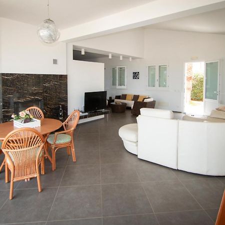 Villa Afrodite | Luxury Villa And Pool 쿠스토나치 외부 사진